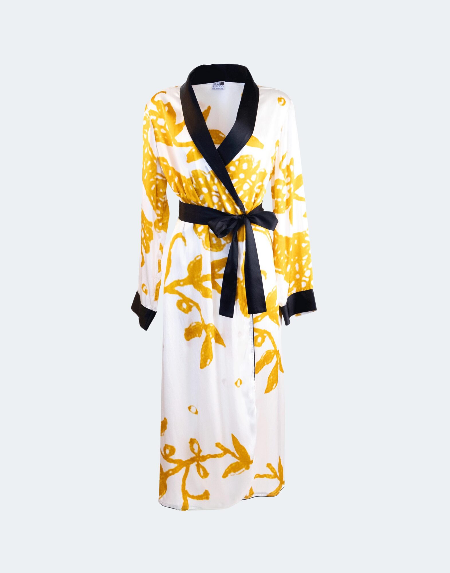 Yellow and white robe with black collar and sash
